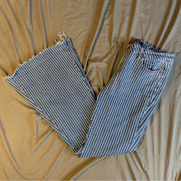 Judy Blue Engineer Striped High Waist Super Flare Jeans 13/31 - Picture 3 of 9